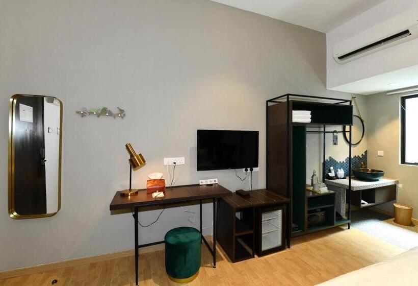پانسیون Sojourn Guest House