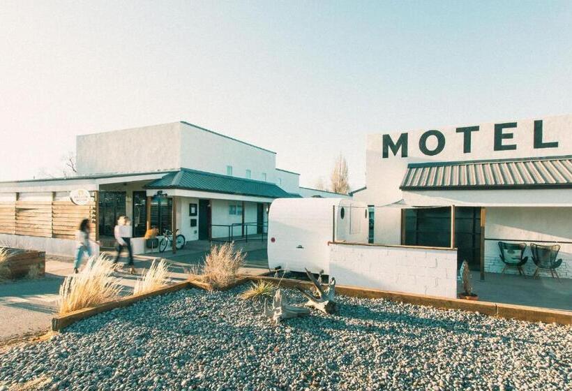 מוטל Mellow Moon Lodge