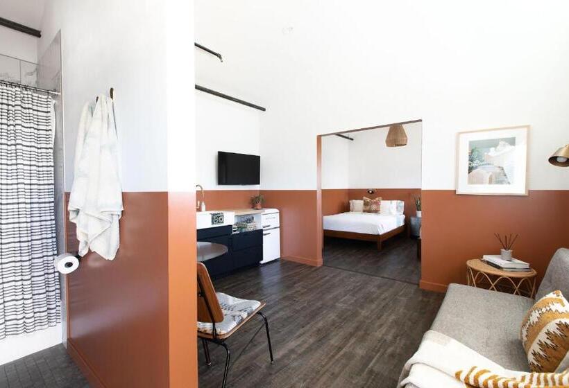 מוטל Mellow Moon Lodge