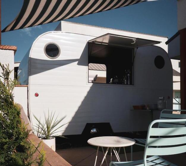 מוטל Mellow Moon Lodge