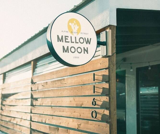 מוטל Mellow Moon Lodge