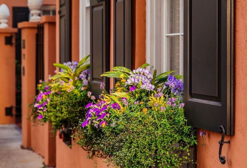 تختخواب و صبحانه Elliott House Inn