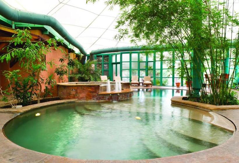 El Monte Sagrado Resort & Spa