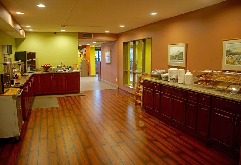 בית מלון כפרי Americas Best Value Inn & Suites Anchorage Airport