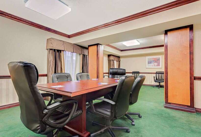 هتل Baymont By Wyndham Kalamazoo East