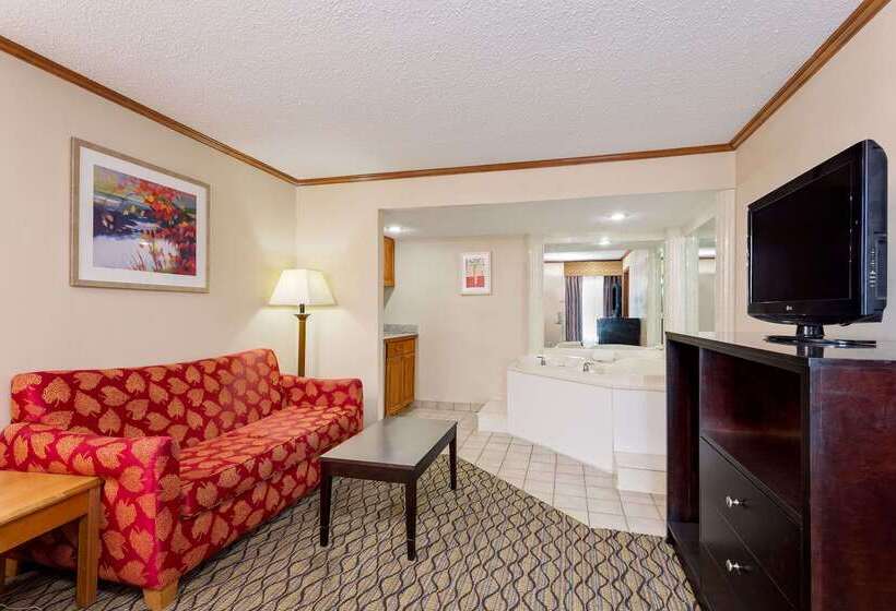 هتل Baymont By Wyndham Kalamazoo East