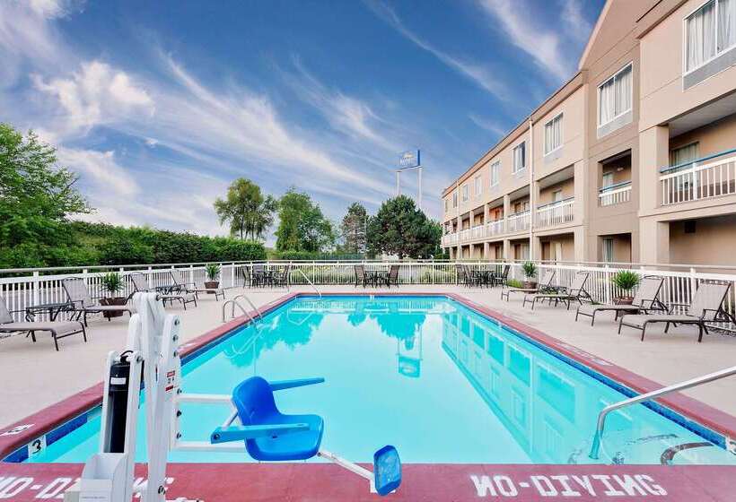 هتل Baymont By Wyndham Kalamazoo East