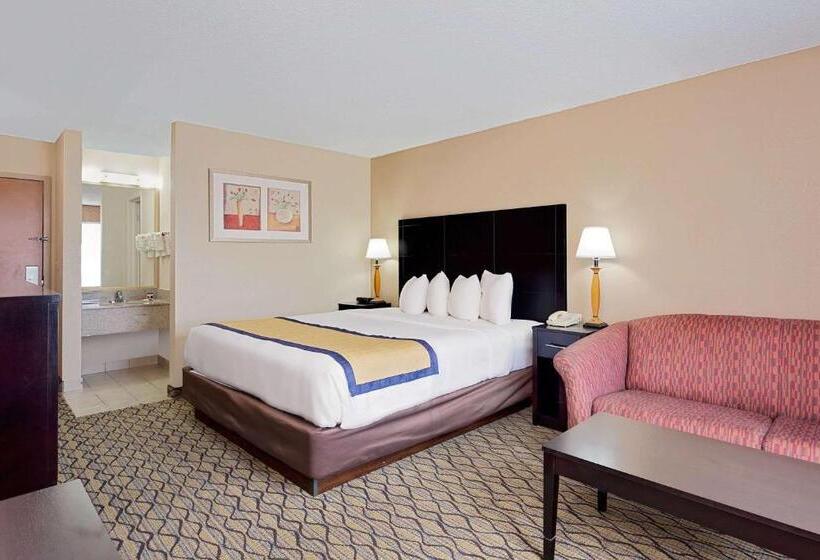 هتل Baymont By Wyndham Kalamazoo East