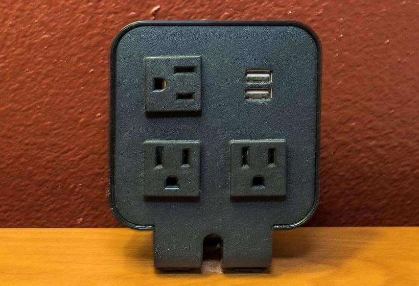 هتل Cedar Rapids Inn