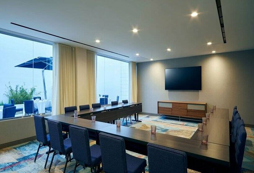 בית מלון כפרי Courtyard By Marriott Santa Barbara Downtown