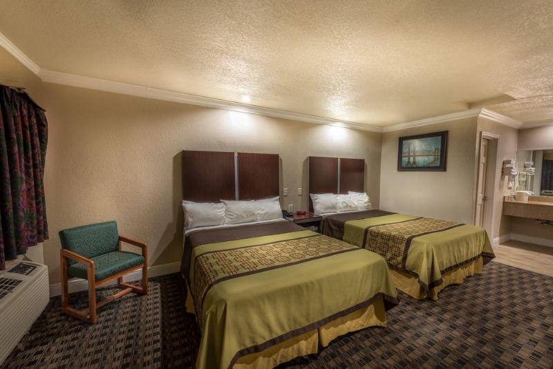 בית מלון כפרי Edge Water Inn