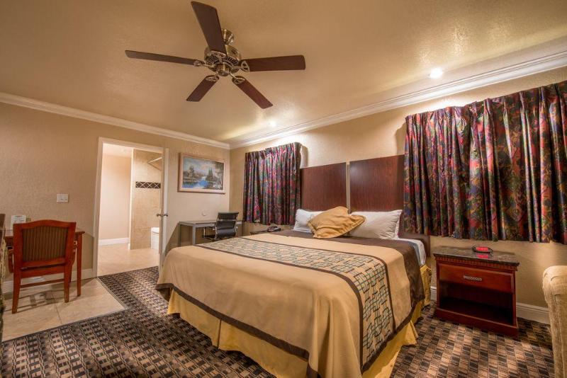 בית מלון כפרי Edge Water Inn