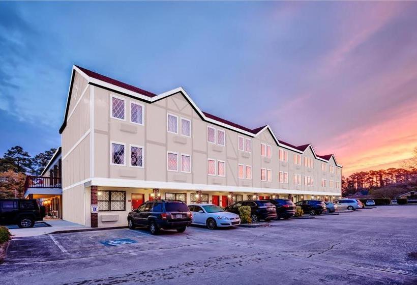 فندق Elizabethan Inn