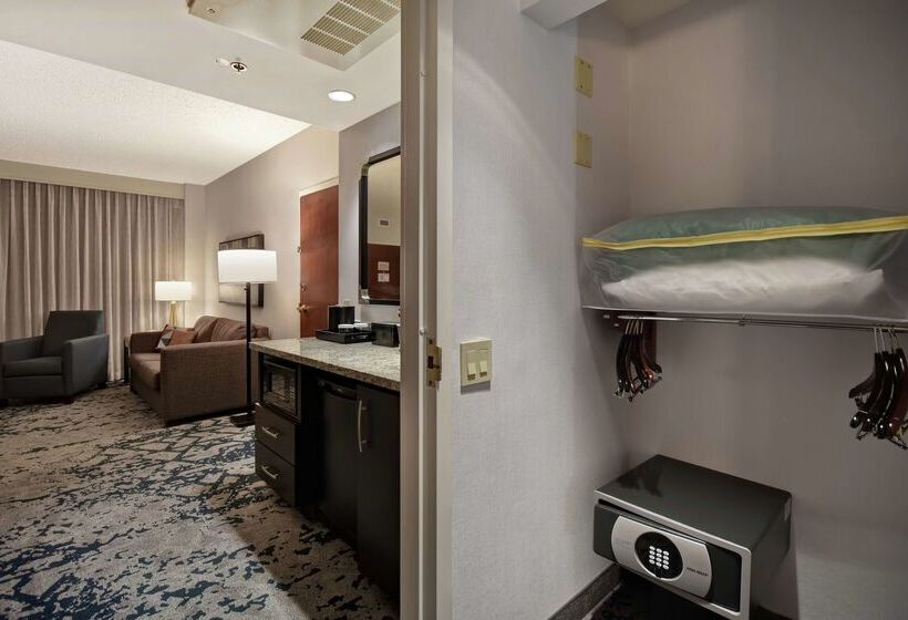 هتل Embassy Suites Charleston