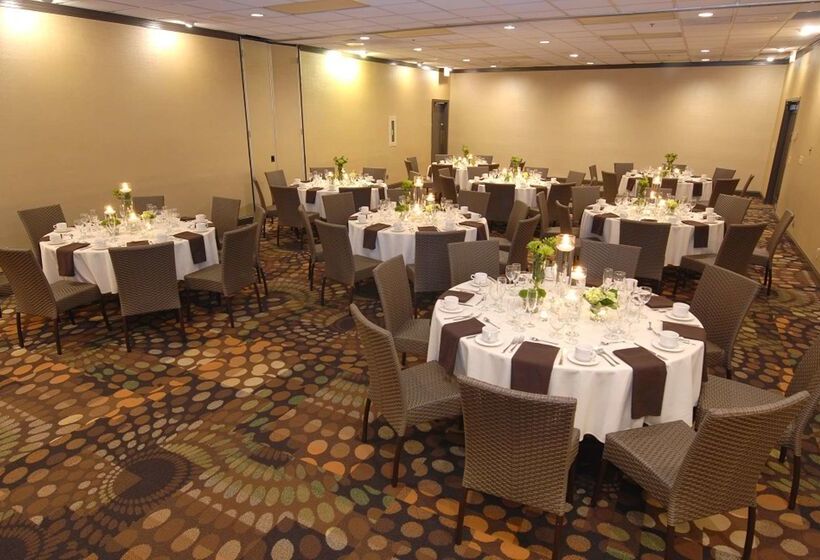 هتل Embassy Suites By Hilton Dallas Love Field