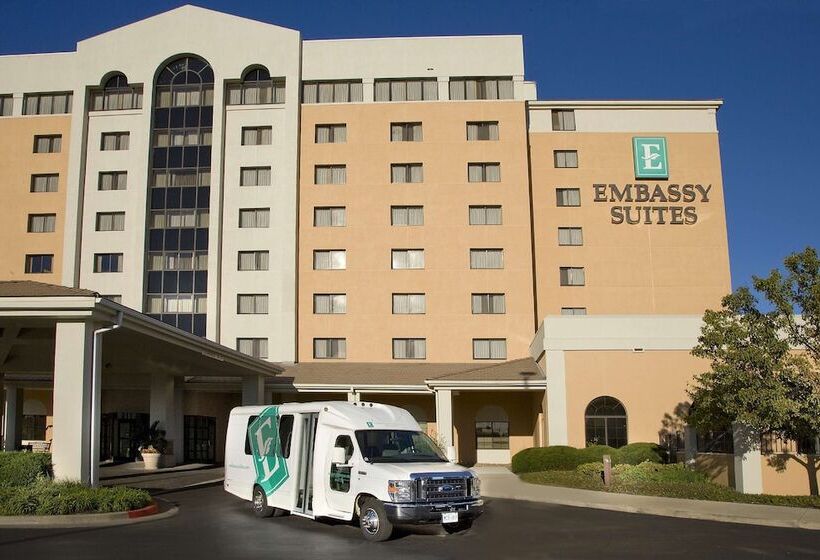 هتل Embassy Suites By Hilton Kansas City International Airport