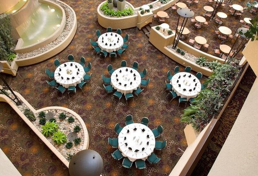 هتل Embassy Suites By Hilton Kansas City International Airport