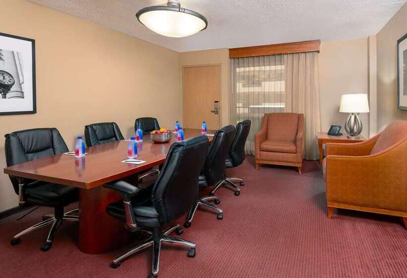 هتل Embassy Suites By Hilton Kansas City International Airport