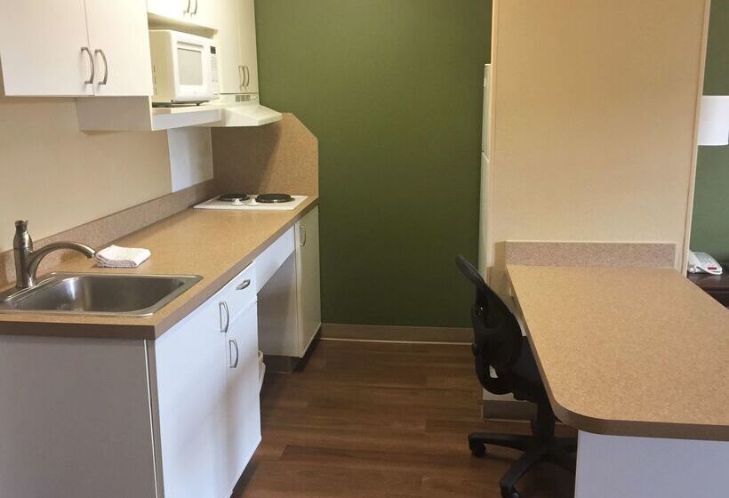 בית מלון כפרי Extended Stay America Suites  Detroit  Madison Heights