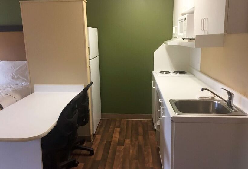 בית מלון כפרי Extended Stay America Suites  Detroit  Madison Heights