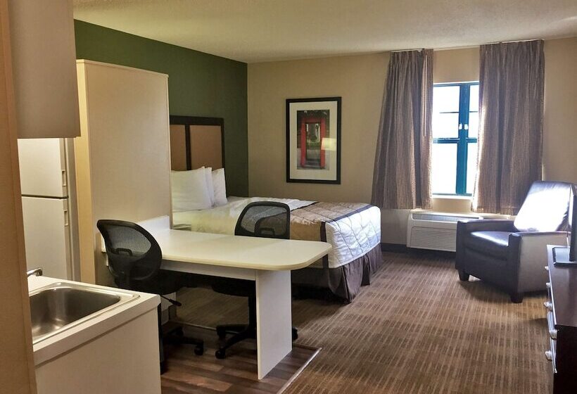 בית מלון כפרי Extended Stay America Suites  Detroit  Madison Heights