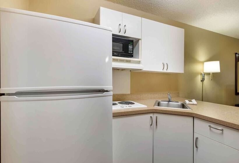 בית מלון כפרי Extended Stay America Suites  Kansas City  South