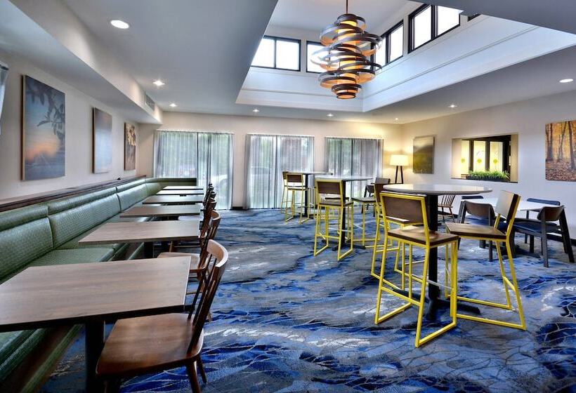 هتل Fairfield Inn & Suites By Marriott Charlottesville North