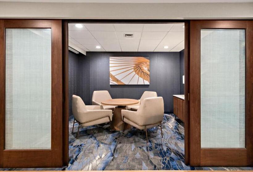 هتل Fairfield By Marriott Chesapeake