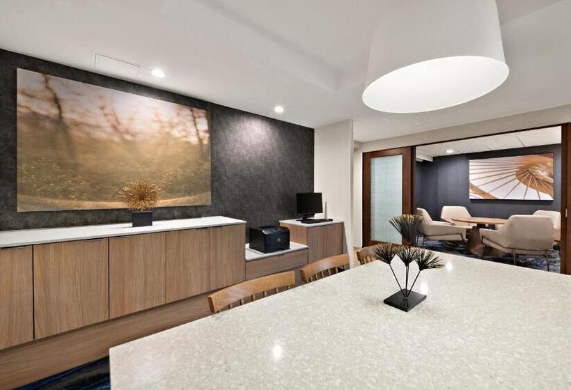 هتل Fairfield By Marriott Chesapeake