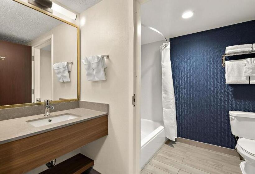 هتل Fairfield By Marriott Chesapeake