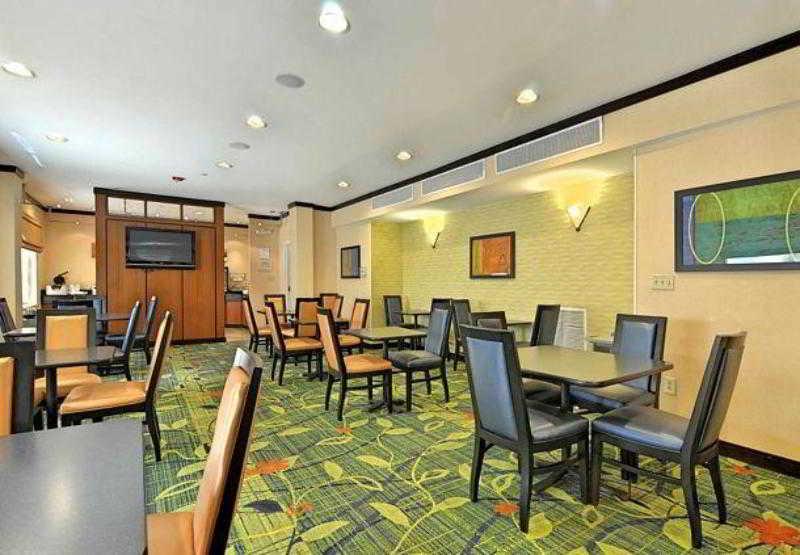 בית מלון כפרי Fairfield Inn And Suites By Marriott Potomac Mills Woodbridge