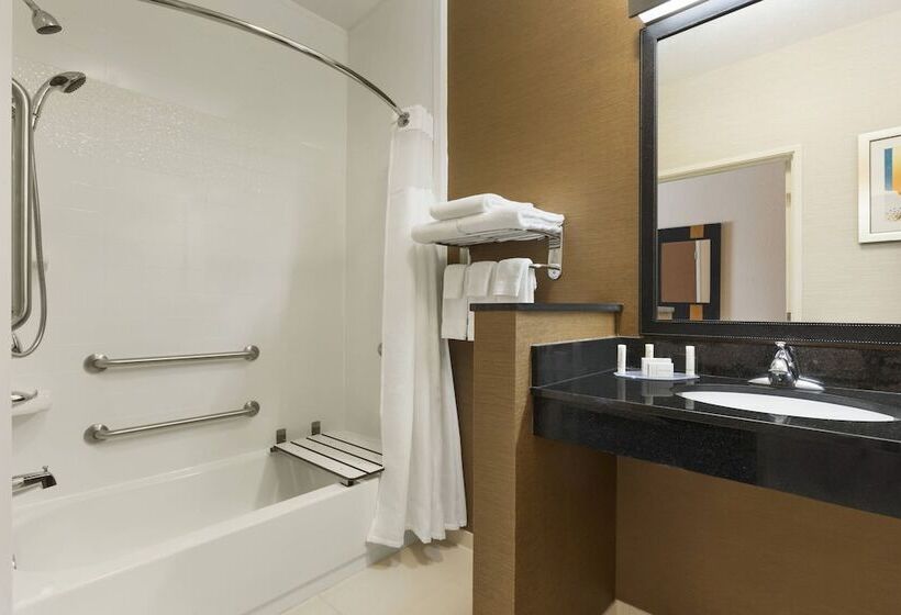 هتل Fairfield Inn & Suites Saginaw