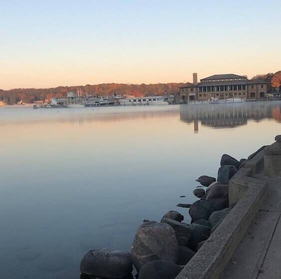 בית מלון כפרי Harbor Shores On Lake Geneva