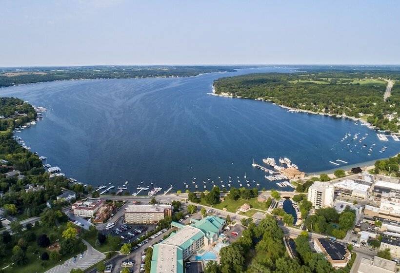 בית מלון כפרי Harbor Shores On Lake Geneva