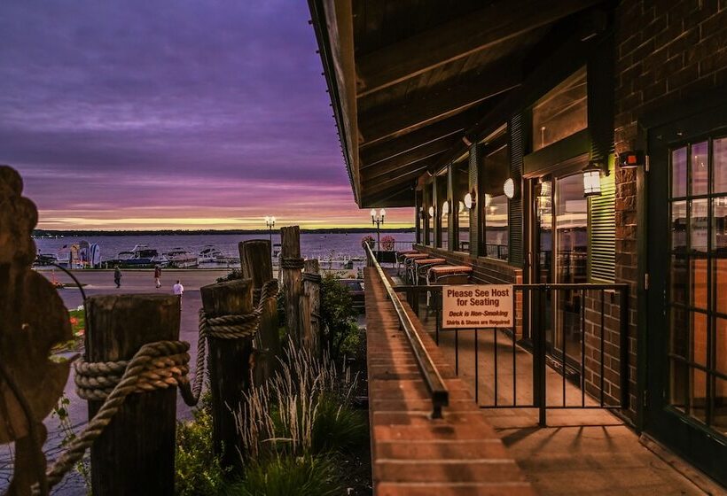 هتل Harbor Shores On Lake Geneva