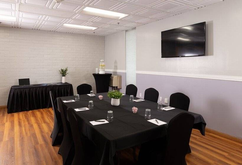 هتل Harbor Shores On Lake Geneva