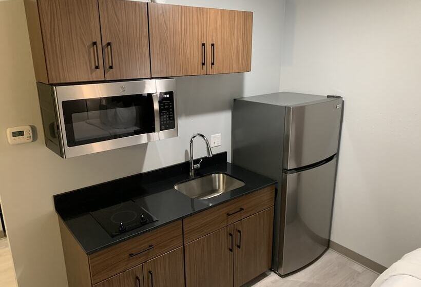 فندق Hometowne Studios By Red Roof East Lansing Okemos