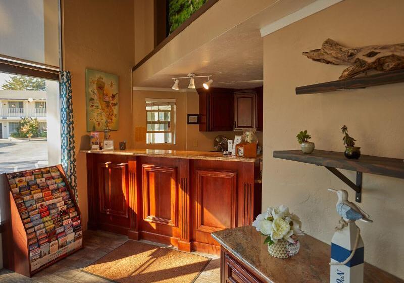 هتل Inn By The Bay Monterey