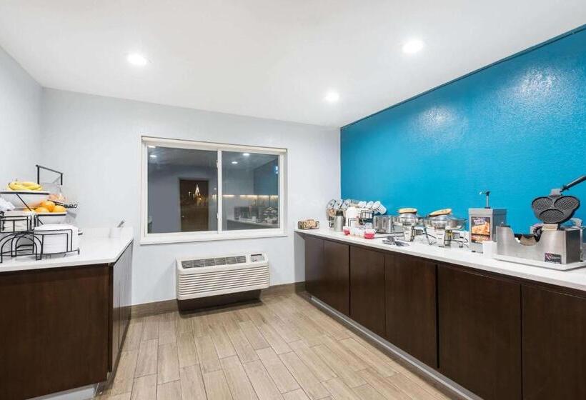 فندق Ramada By Wyndham Coeur D'alene