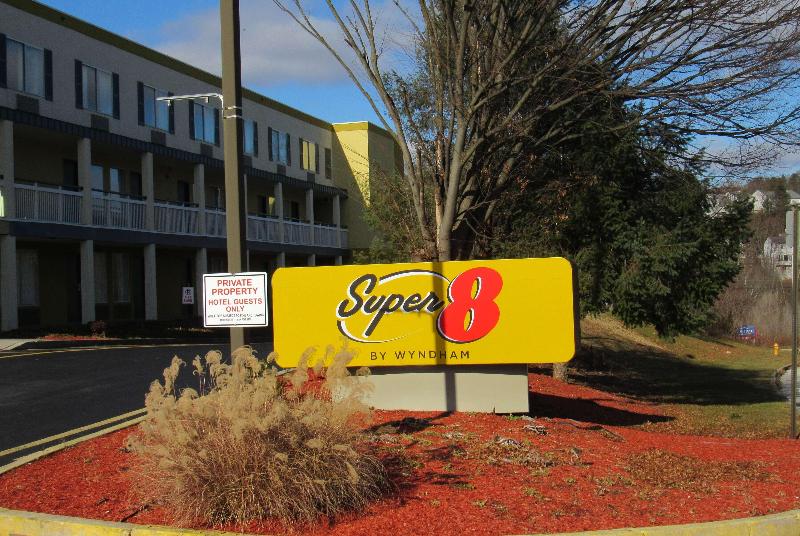 هتل Super 8 By Wyndham New Cumberland