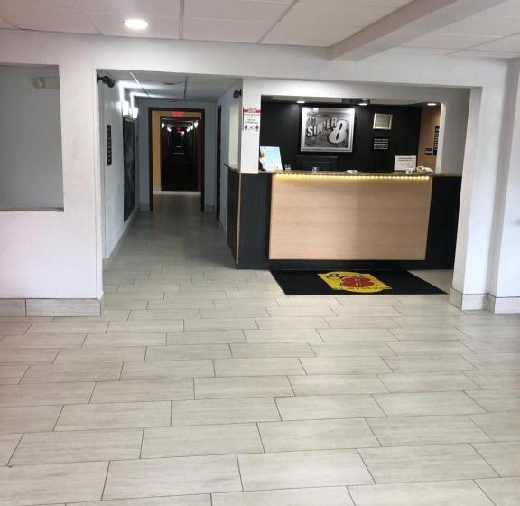هتل Super 8 By Wyndham Plover Stevens Point Area