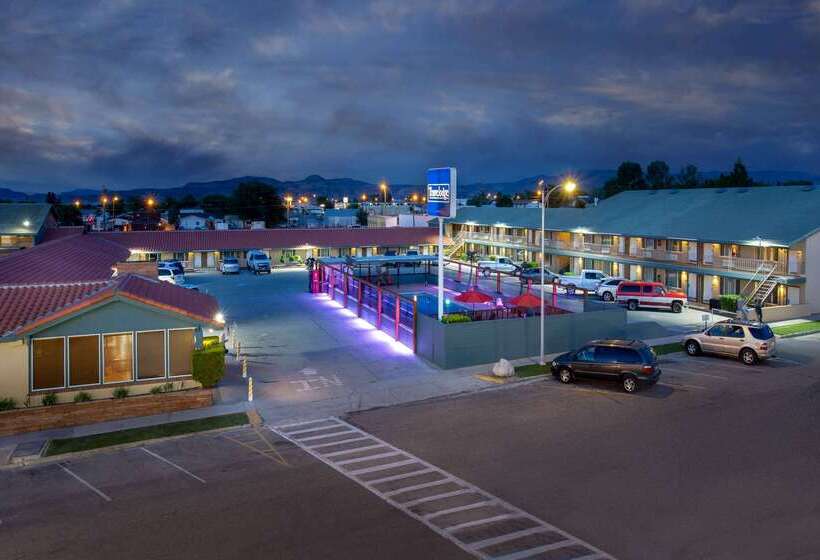 منتجع Travelodge By Wyndham Hawthorne