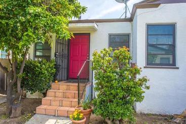 هتل Orange Tree Cottages Downtown
