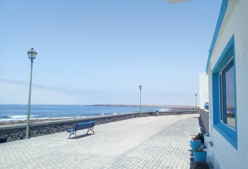 هاستل La Santa Ocean