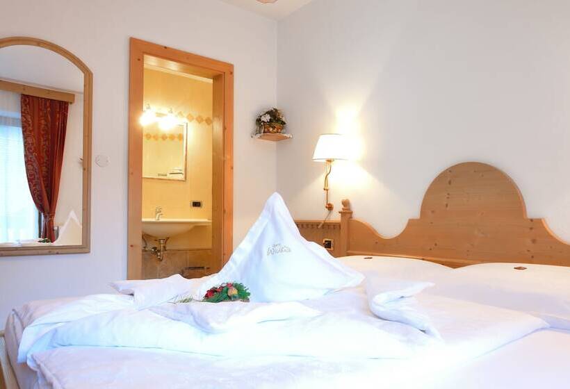 تختخواب و صبحانه Garni Hotel And Apartments Wildbach