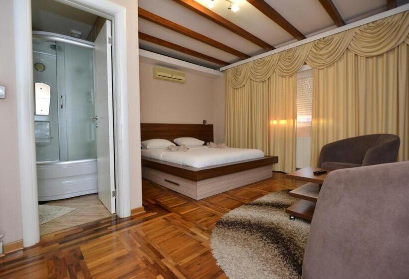تختخواب و صبحانه Garni Hotel Kaća