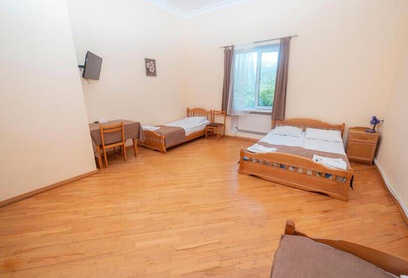 تختخواب و صبحانه Popock Dilijan 2