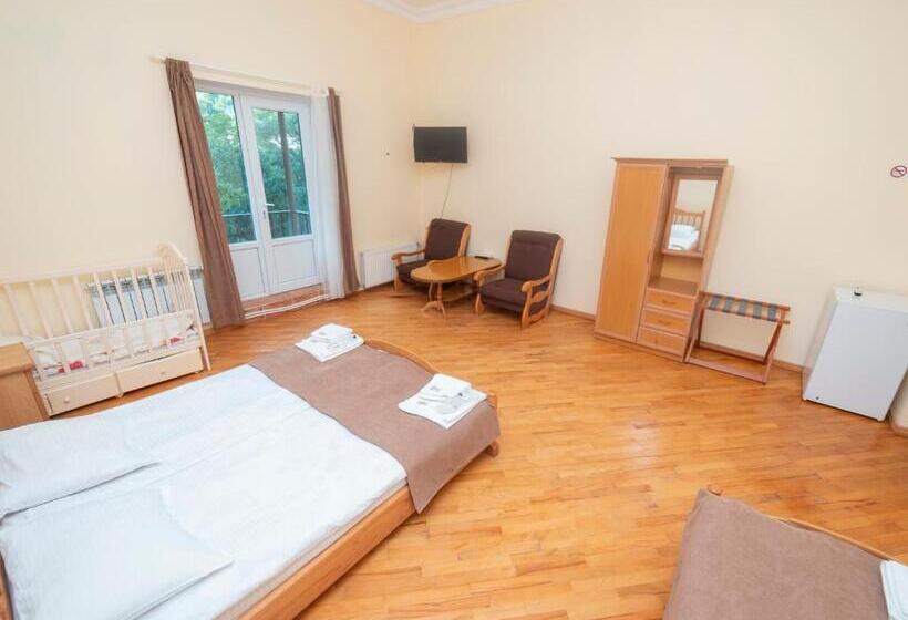تختخواب و صبحانه Popock Dilijan 2