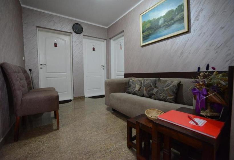 تختخواب و صبحانه Garni Hotel Kaća