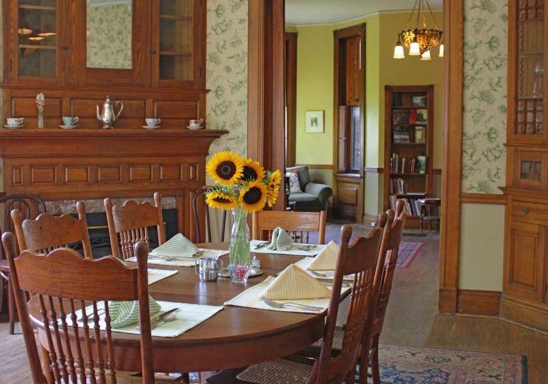 مبيت وإفطار William Henry Miller Inn